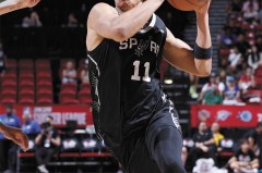 太阳队崛起：布克核心领导，交易策略助力首轮签新星崛起